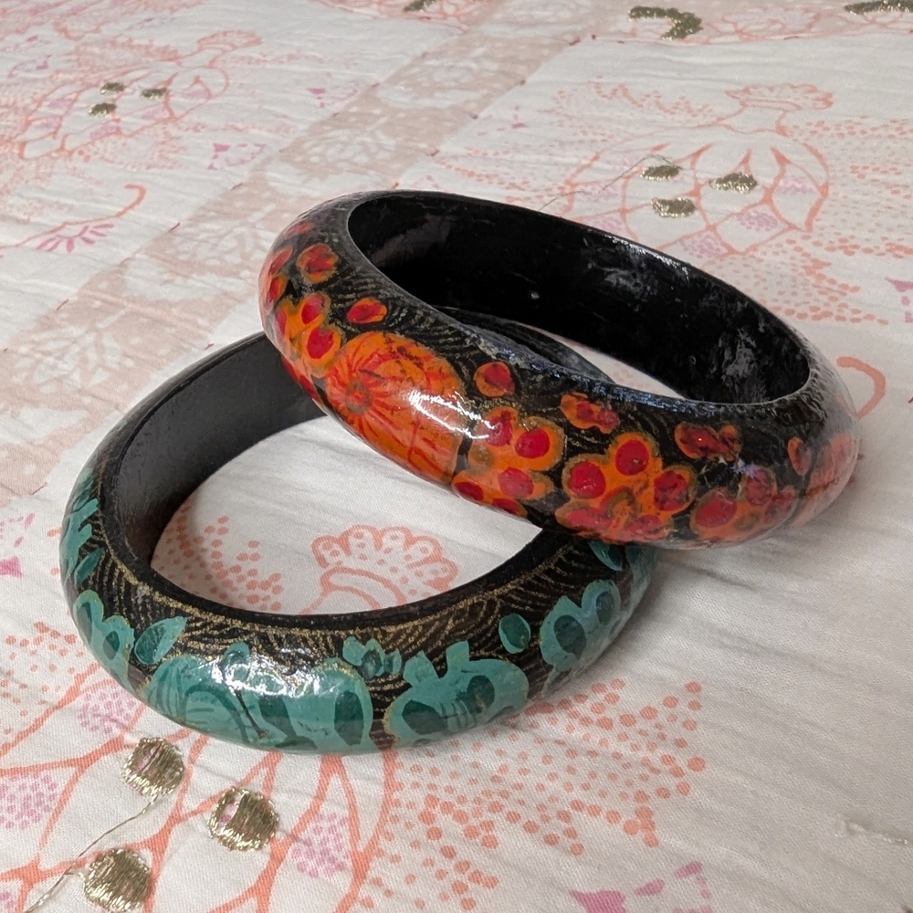 Set of 2 vintage wooden bracelets